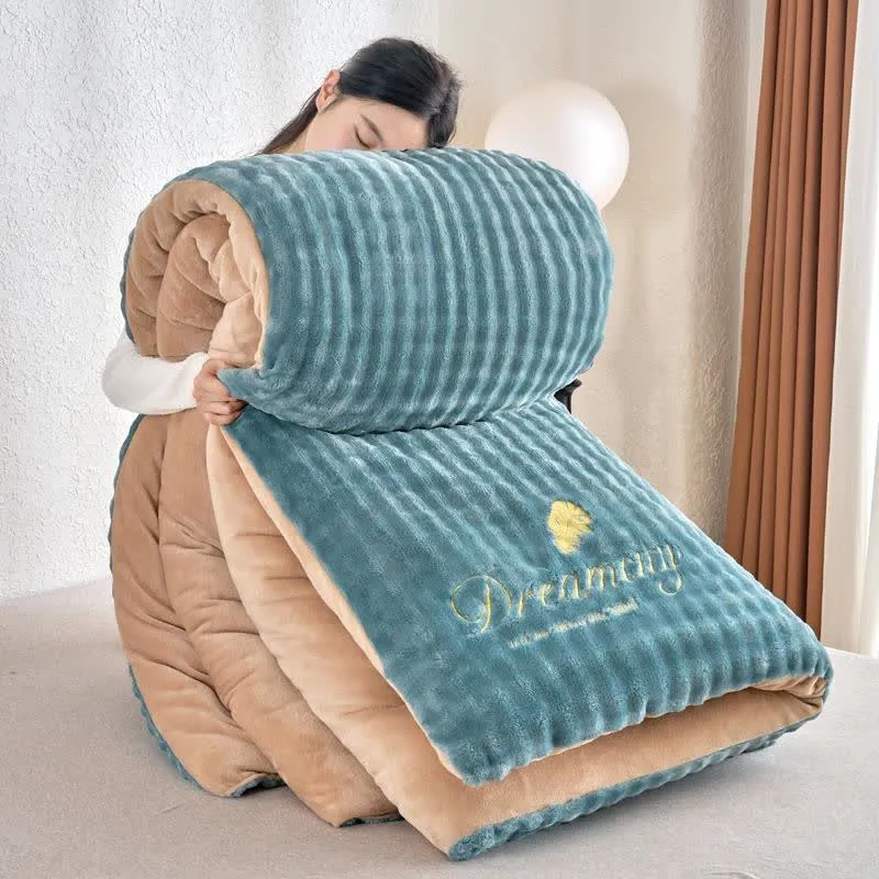 Einfarbige, flauschige, strukturierte, warme Decke