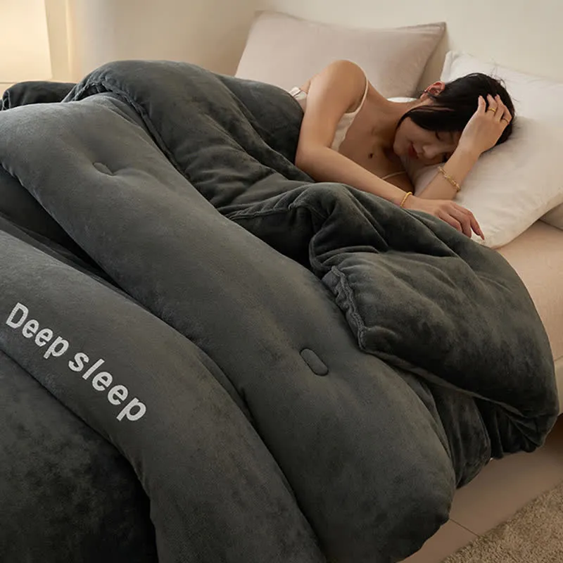 Flauschige, warme Plüschdecke mit Buchstabendruck
