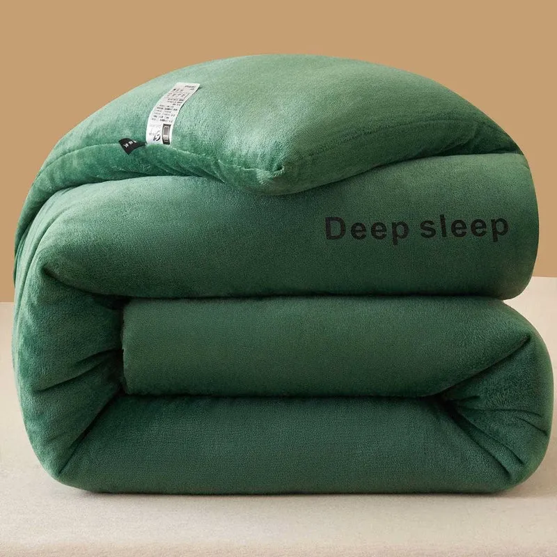 Flauschige, warme Plüschdecke mit Buchstabendruck