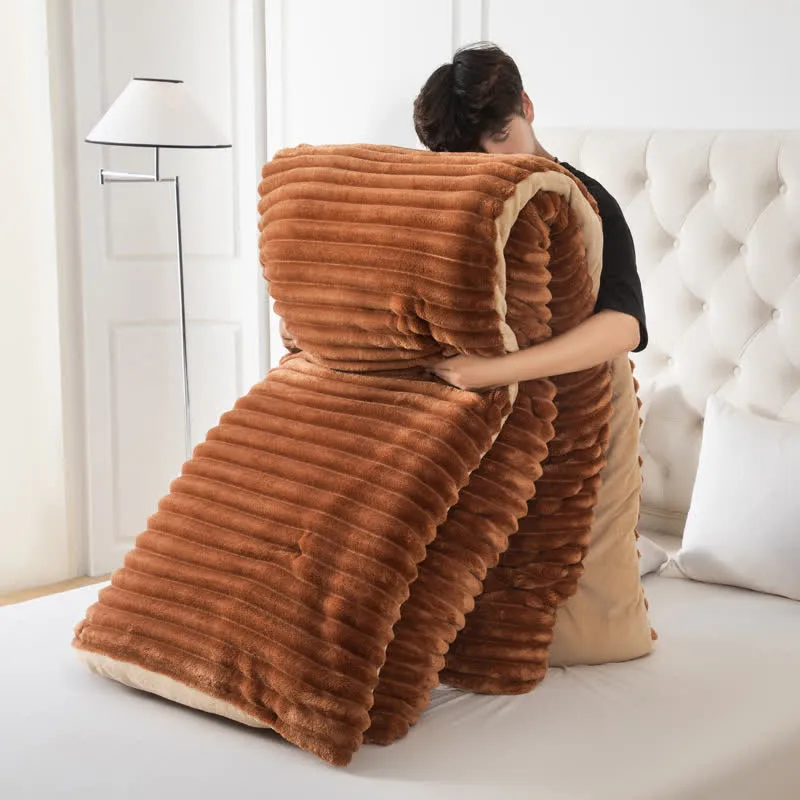 Einfarbige gerippte Plüschdecke