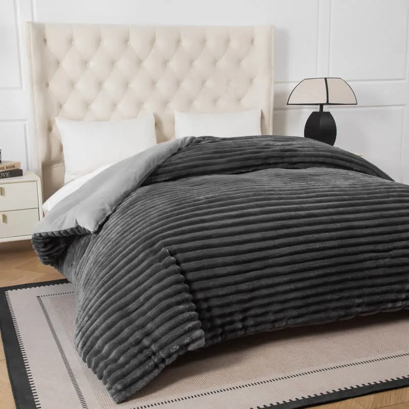 Einfarbige gerippte Plüschdecke