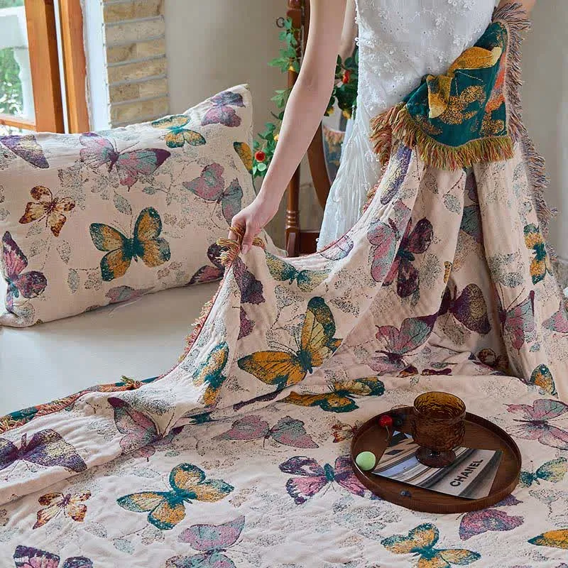 Elegante Baumwoll-Steppdecke mit Schmetterlingsquasten