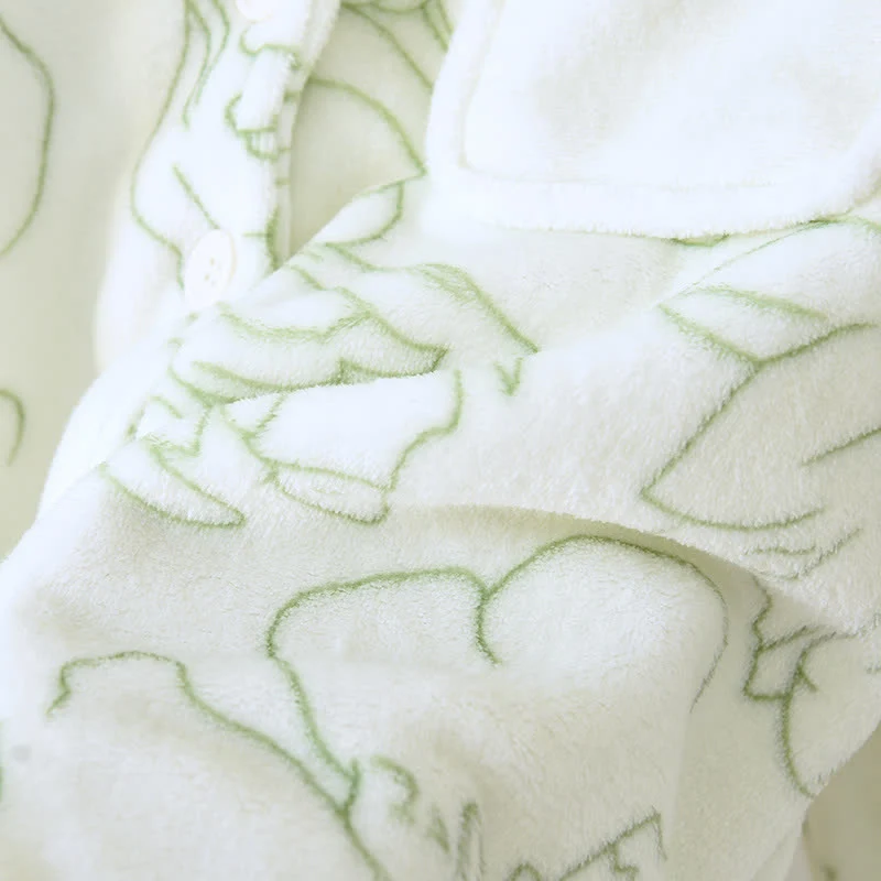 Frisches grünes Plüsch-Loungewear-Set mit Linienmuster