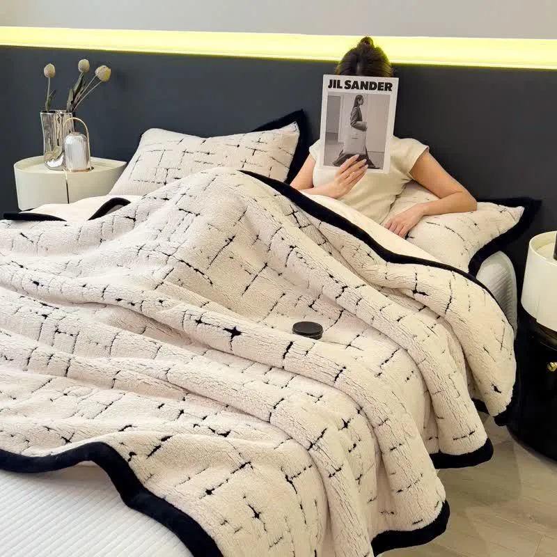 Ownkoti Schlichte, moderne Plüschdecke