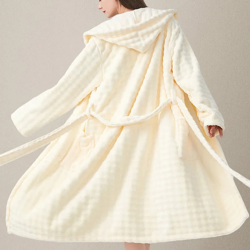 Einfacher Flanellbademantel mit Kapuze und Taschen