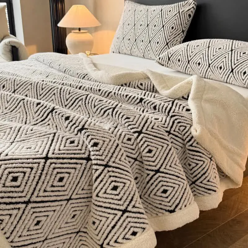 Sherpa-Überwurfdecke mit geometrischem Rautenmuster und Jacquardmuster
