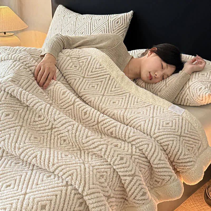Sherpa-Überwurfdecke mit geometrischem Rautenmuster und Jacquardmuster