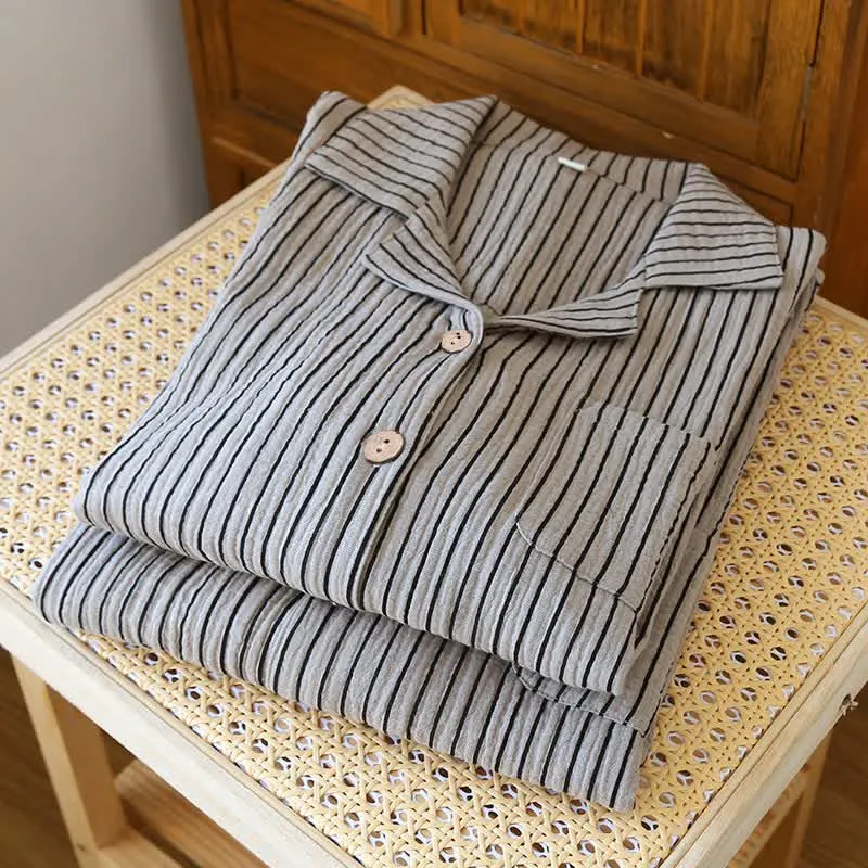 Einfaches Loungewear-Set aus reiner Baumwolle mit Streifen