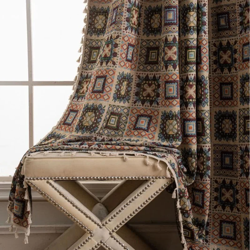 Geometrischer quadratischer Jacquard-Vorhang im Retro-Stil