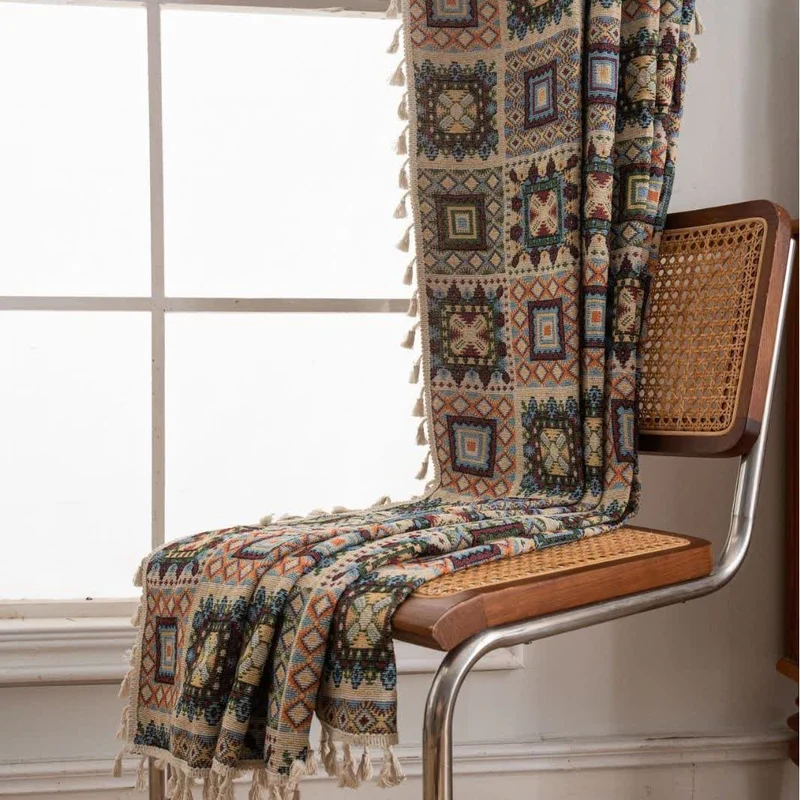 Geometrischer quadratischer Jacquard-Vorhang im Retro-Stil