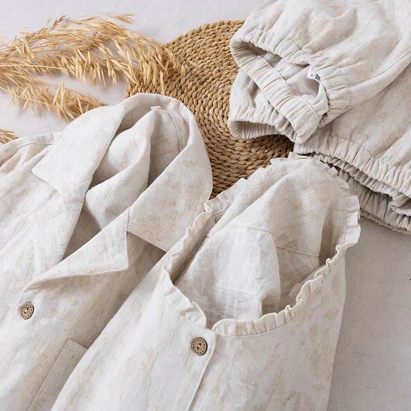 Passendes minimalistisches Loungewear-Set aus Baumwollleinen