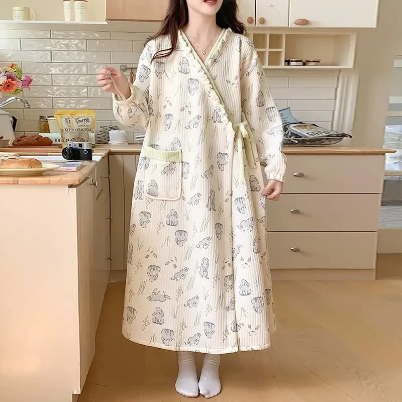 Nachthemd mit Cartoon-Kaninchen-Muster und Rüschen und Tasche