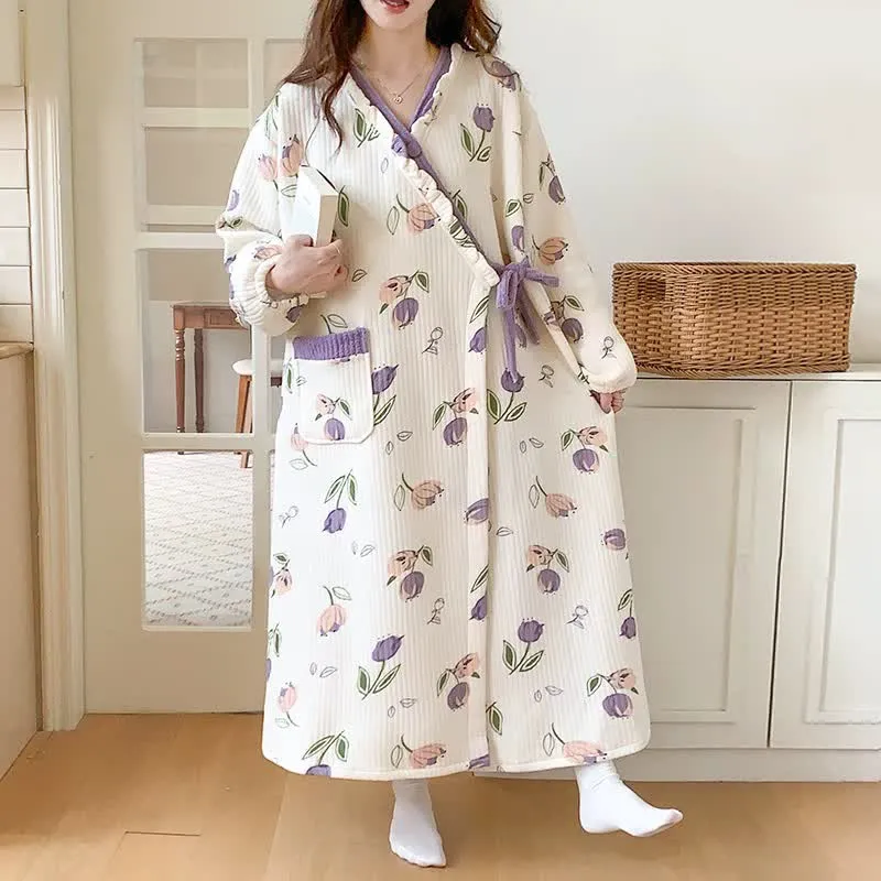 Tulpeninspiriertes Nachthemd mit Rüschen und Tasche
