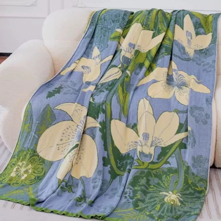 Kühlende Sommerdecke mit Narzissen-Print