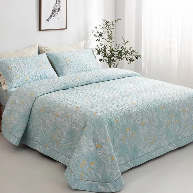 Elegante Steppdecke aus Baumwolle mit Pflanzendruck