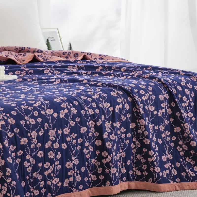 Wendesteppdecke aus Baumwollgaze-Jacquard mit pastoralem Blumenmuster