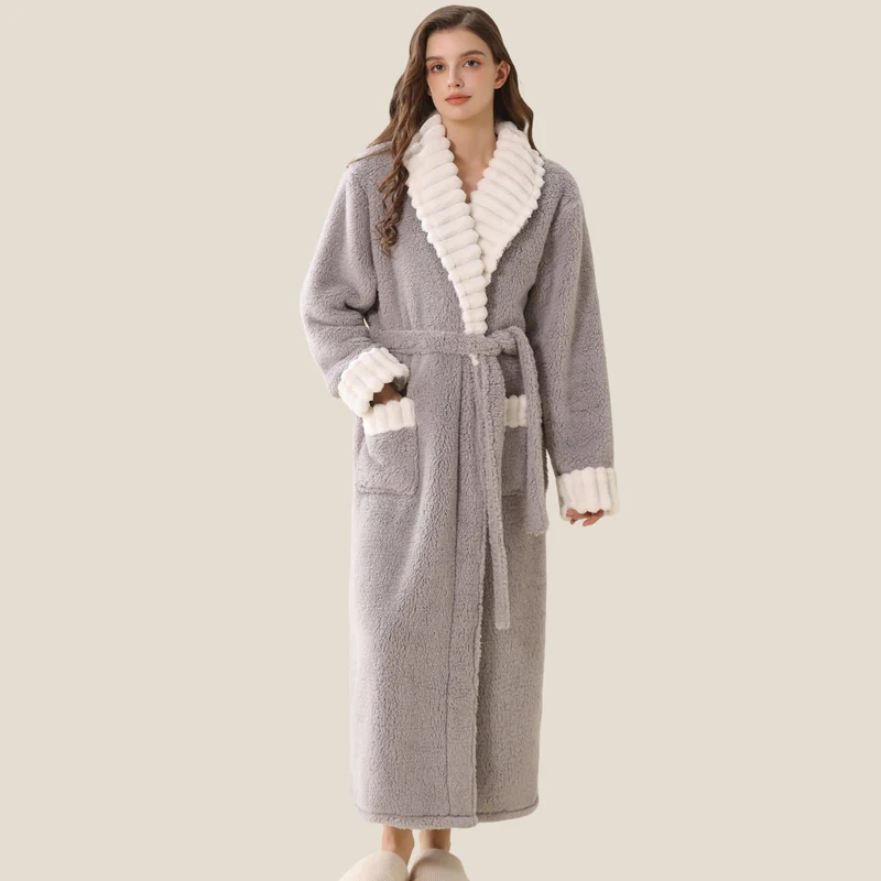 Langer Plüsch-Fleece-Bademantel mit Taschen