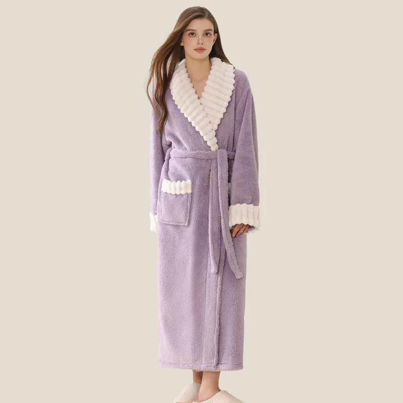 Langer Plüsch-Fleece-Bademantel mit Taschen