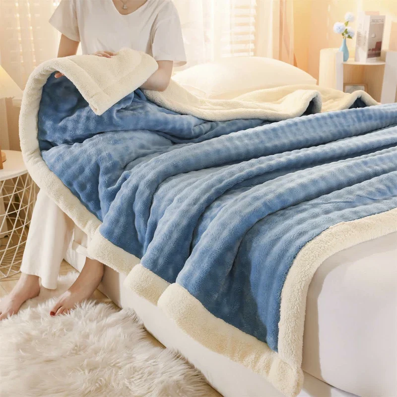 Minimalistische, warme Kuscheldecke