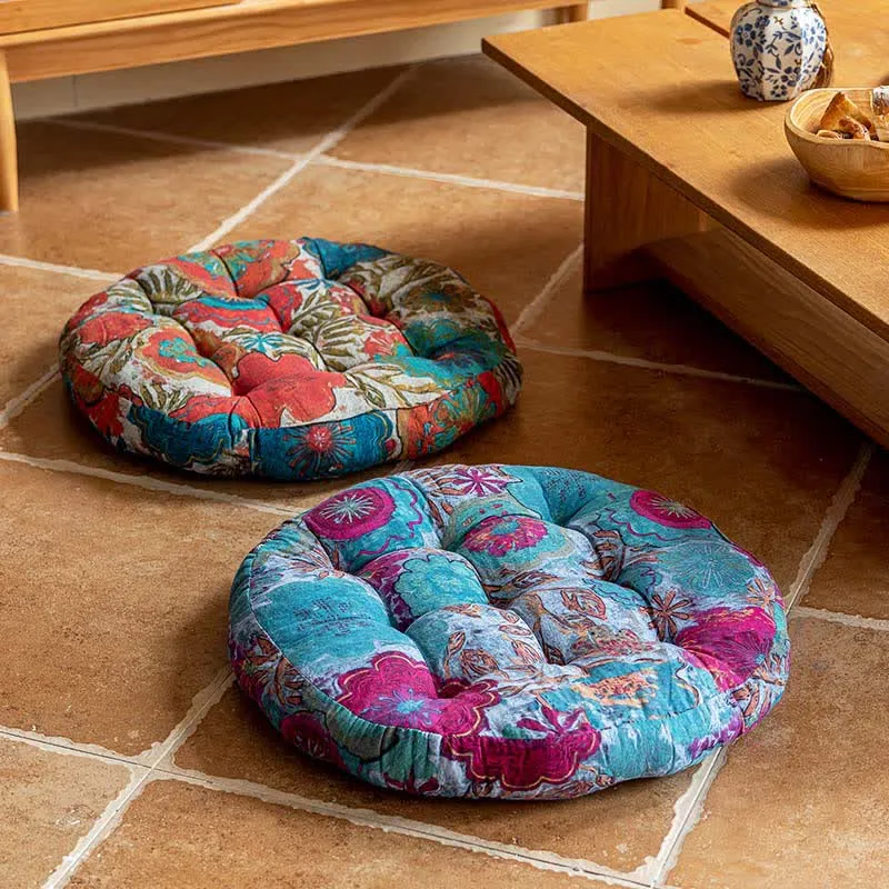 Dekoratives, bequemes Bodenkissen mit Blumenmuster im Bohemian-Stil