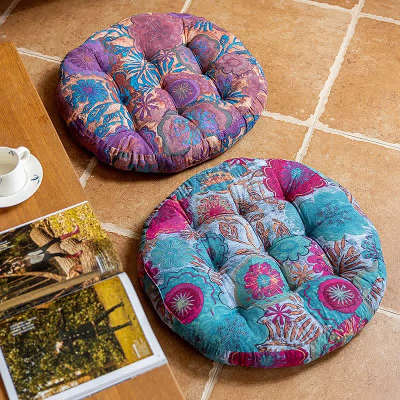 Dekoratives, bequemes Bodenkissen mit Blumenmuster im Bohemian-Stil