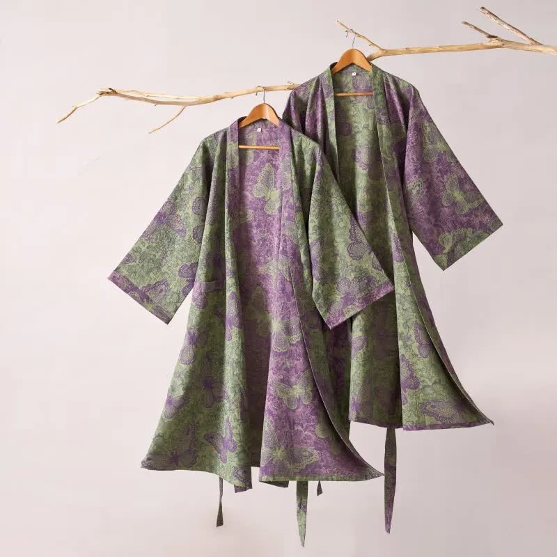 Traumhafter Kimono-Bademantel aus Baumwollgaze mit Schmetterlingsmotiv
