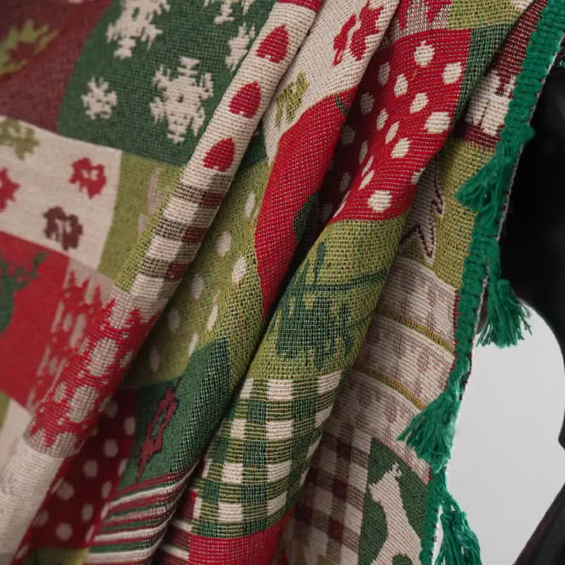 Patchwork-Vorhang mit Quasten und weihnachtlichem Print