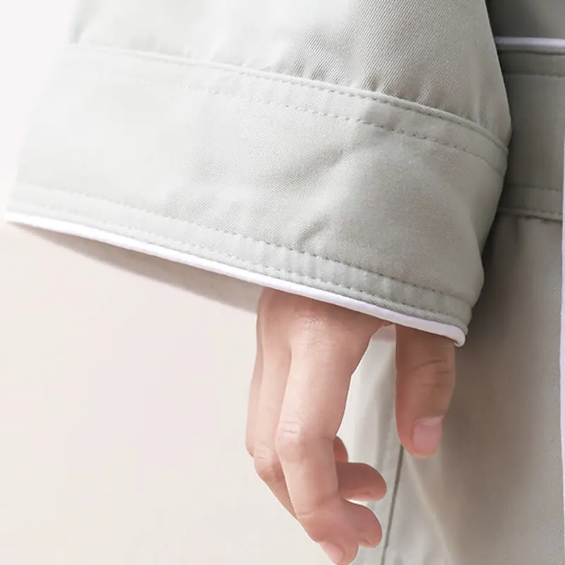 Minimalistischer, einfarbiger Kinderbademantel mit Tasche