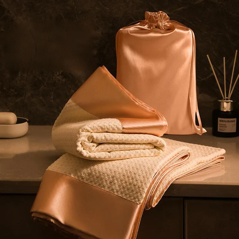 Badetuchset aus Satin mit Waffelmuster (2er-Pack)