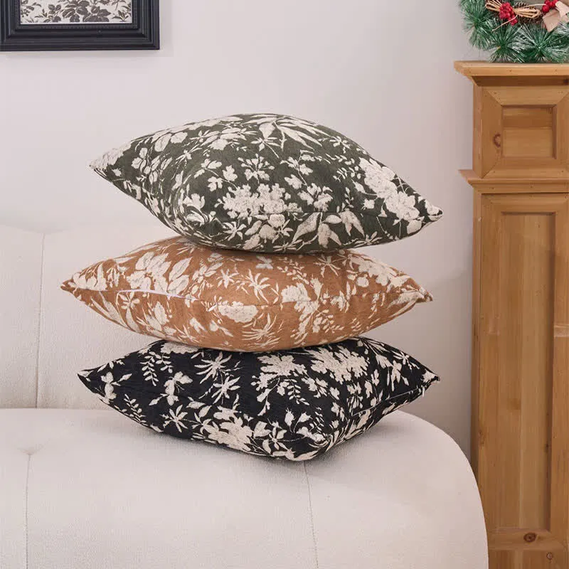 Kissen mit Blumenblatt-Motiv und Einsatz