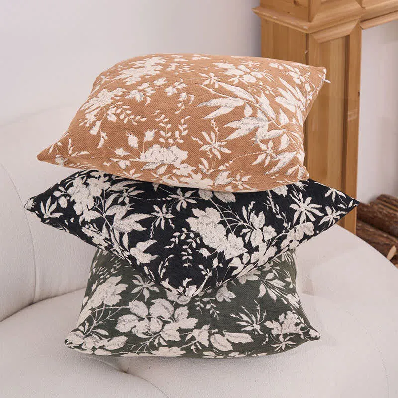 Kissen mit Blumenblatt-Motiv und Einsatz