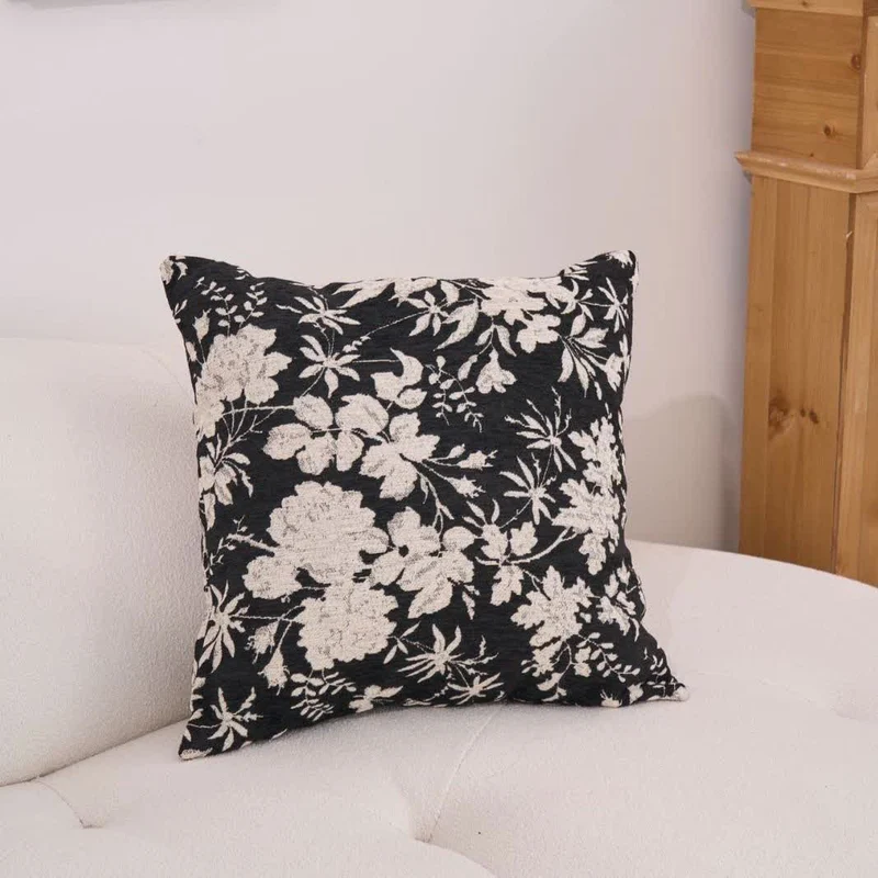 Kissen mit Blumenblatt-Motiv und Einsatz