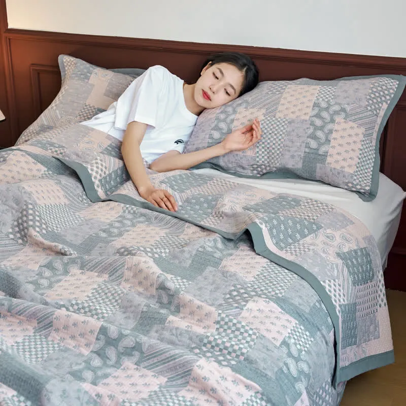 Tagesdecke aus Baumwollmusselin mit Patchwork-Karomuster