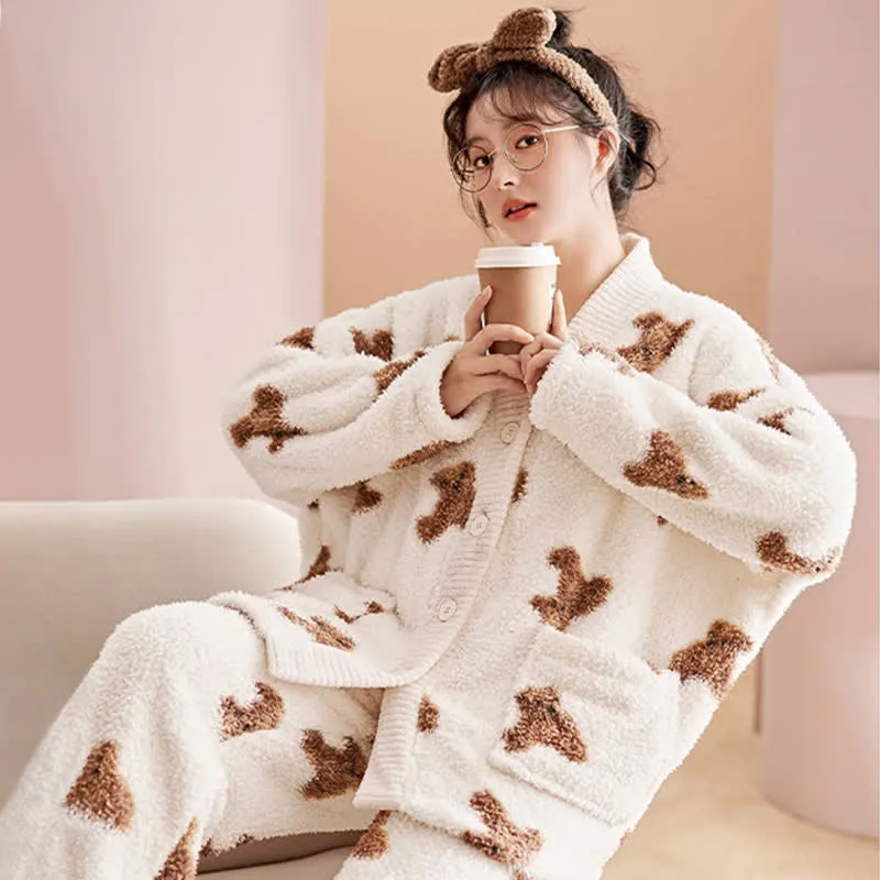 Niedliches Bärenknopf-Plüsch-Loungewear-Set