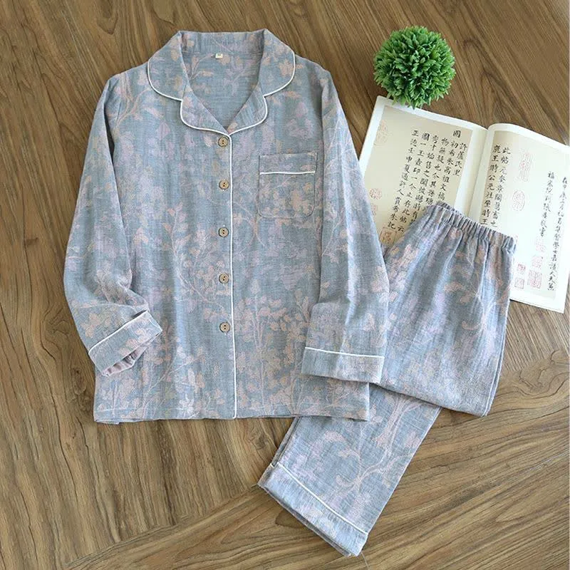 Elegantes Loungewear-Set aus Bio-Baumwolle mit Blumenmuster
