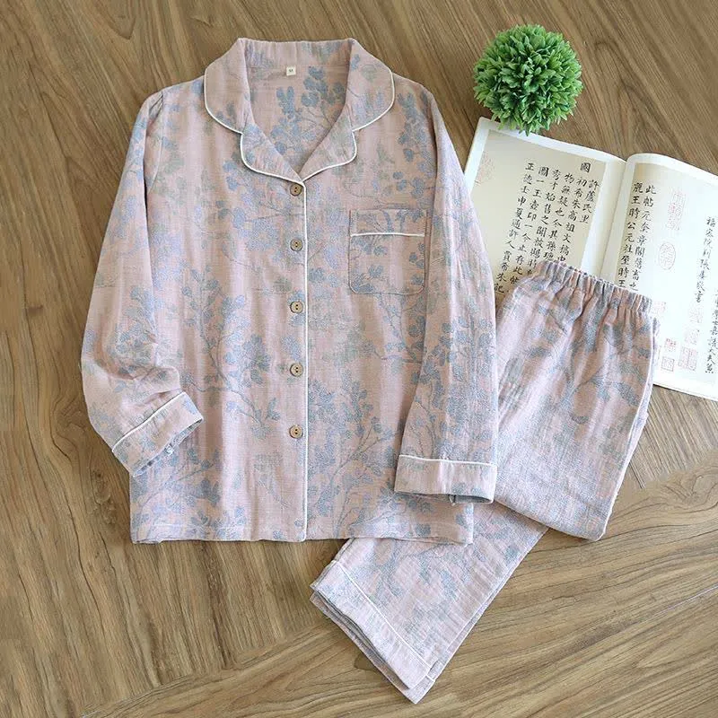 Elegantes Loungewear-Set aus Bio-Baumwolle mit Blumenmuster