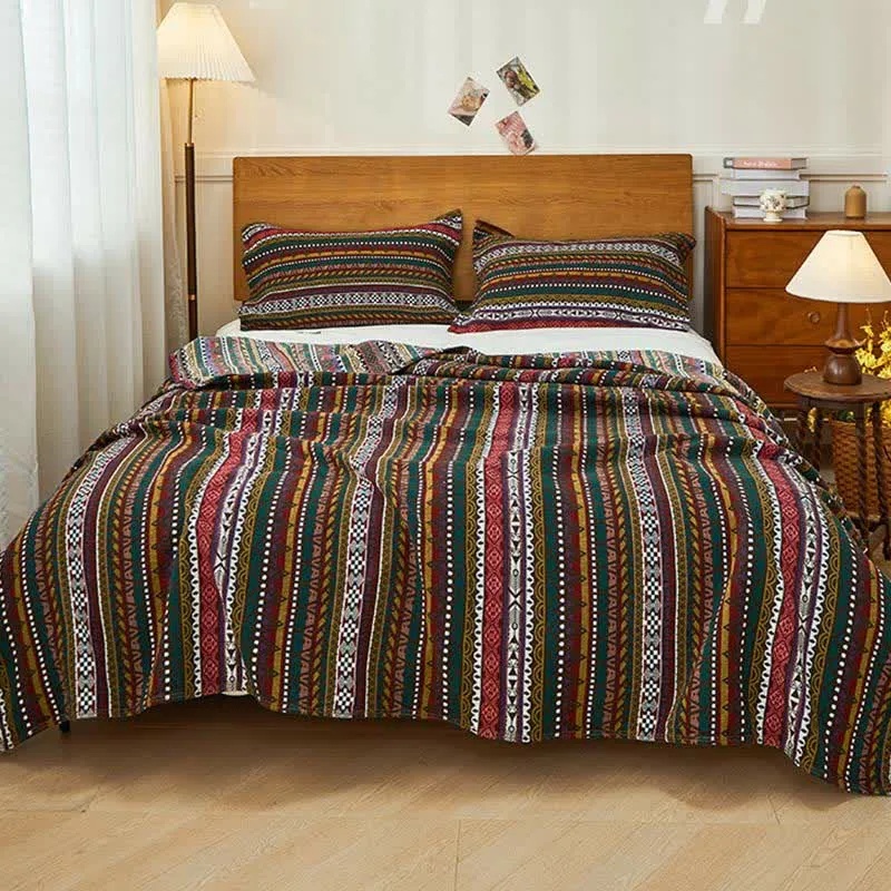 Steppdecke im Retro-Ethno-Stil aus Baumwollgaze