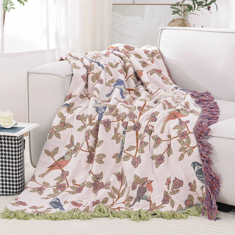 Steppdecke mit Blumen- und Vogelquasten aus Baumwollgaze