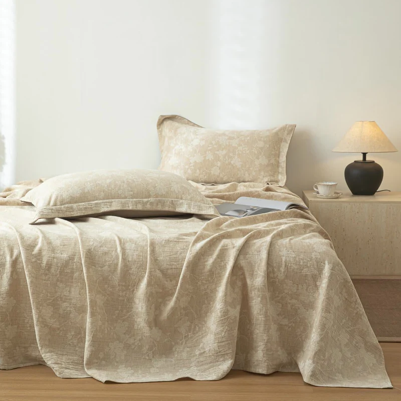 Beige Tagesdecke aus Baumwollleinen mit Blumenmuster