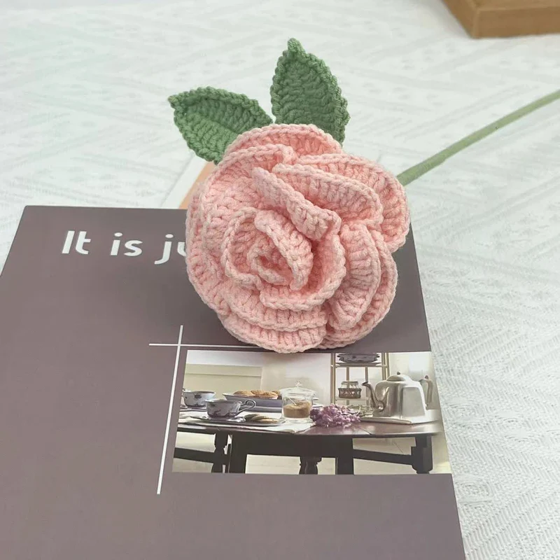 Künstliche Rose, handgehäkeltes Garnornament