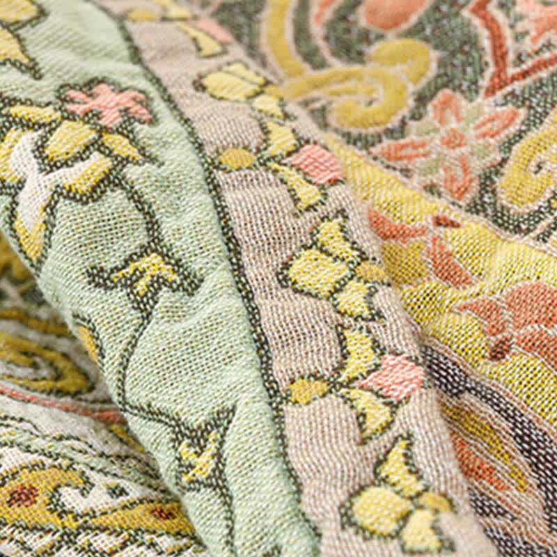 Elegante Vintage-Steppdecke aus Baumwollgaze mit Blumenmuster