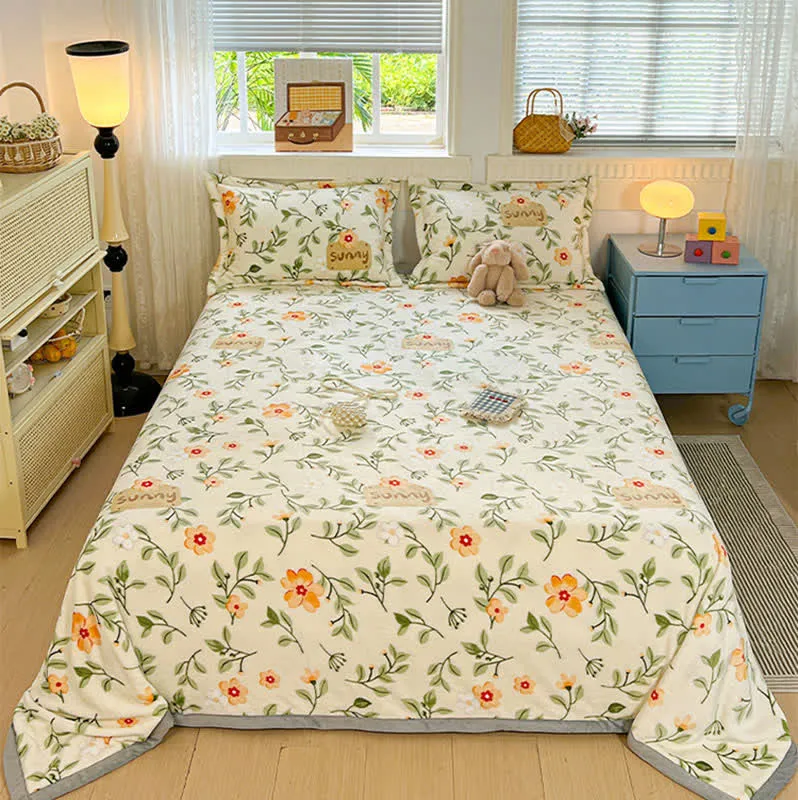 Warme Überwurfdecke mit gelben Blumenblättern