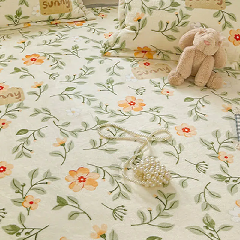 Warme Überwurfdecke mit gelben Blumenblättern