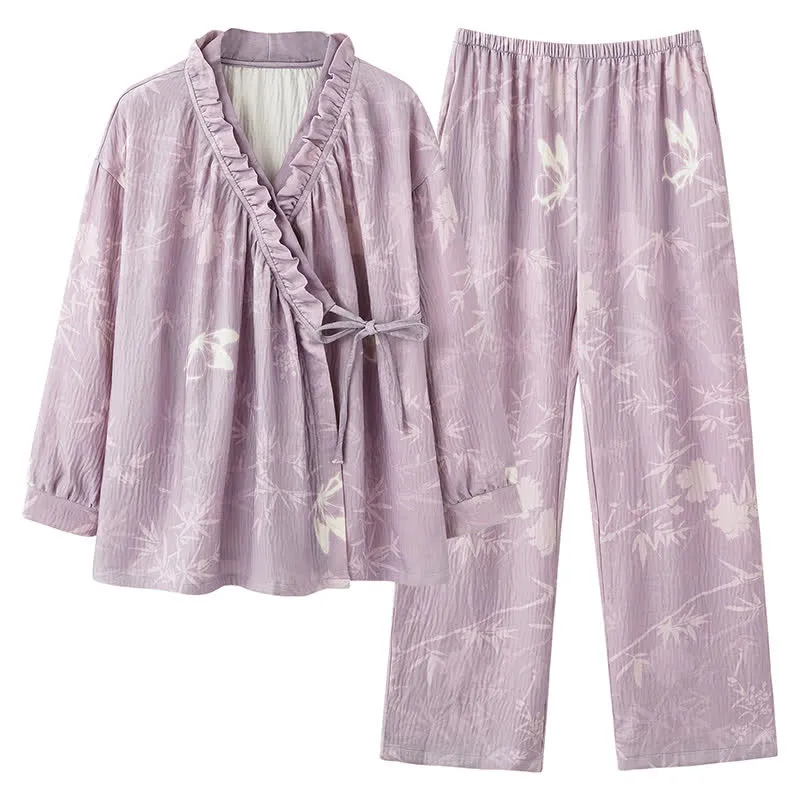 Loungewear-Set mit Bambus-Kimono und Schmetterlingsmotiv