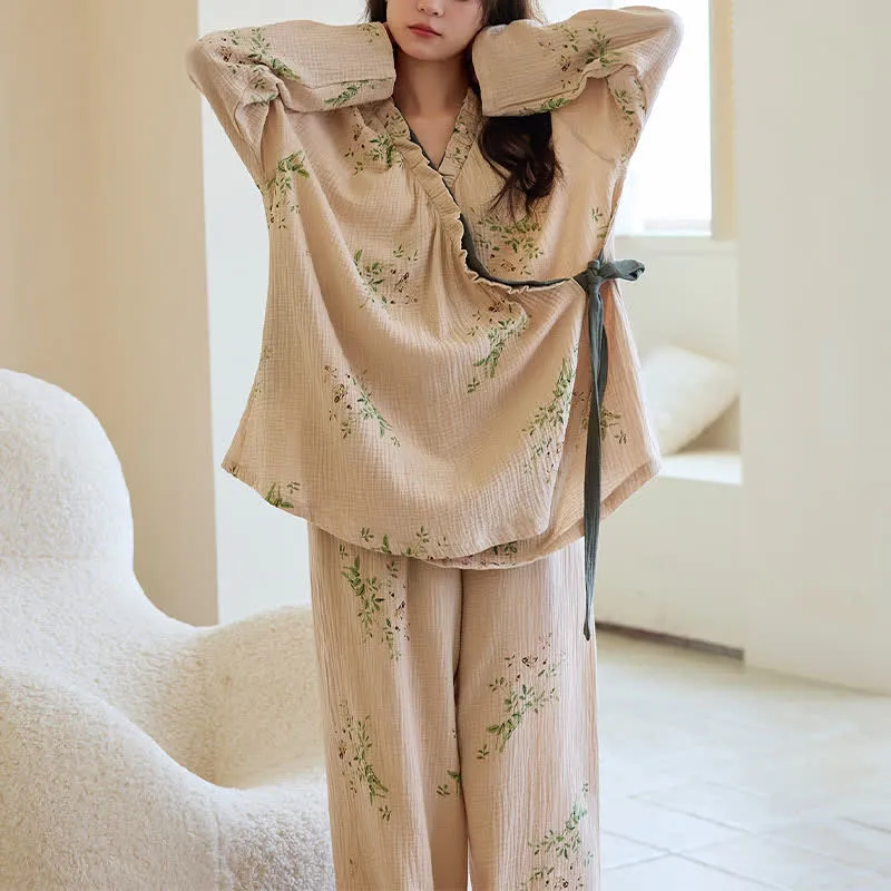 Loungewear-Set mit Kimono und botanischem Blattmuster