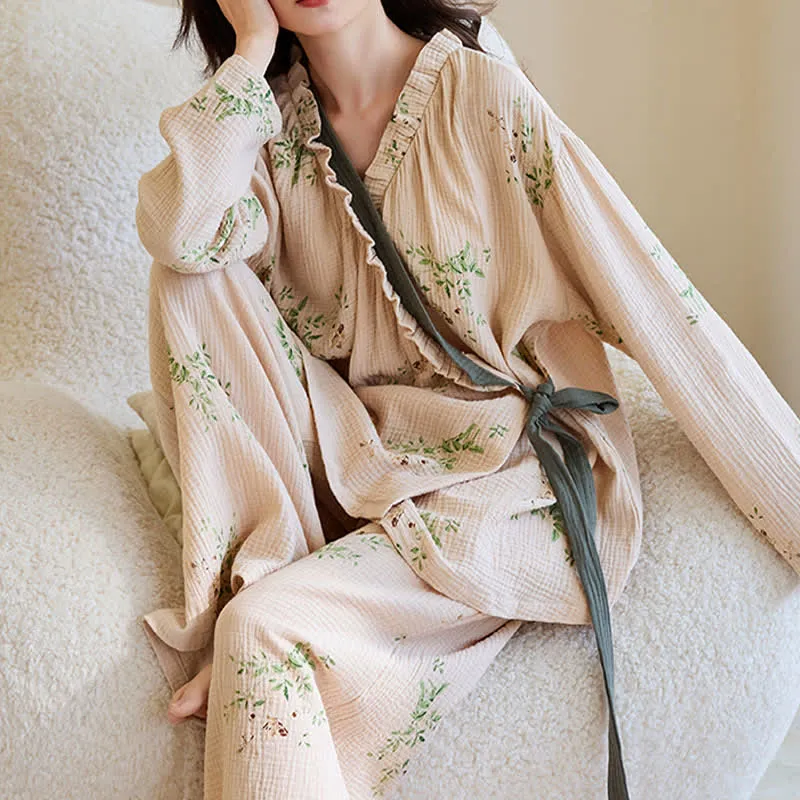 Loungewear-Set mit Kimono und botanischem Blattmuster