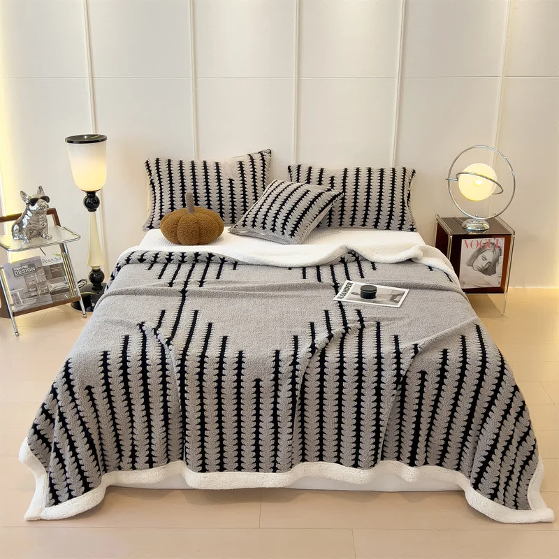 Jacquard-Überwurfdecke mit geometrischem Muster