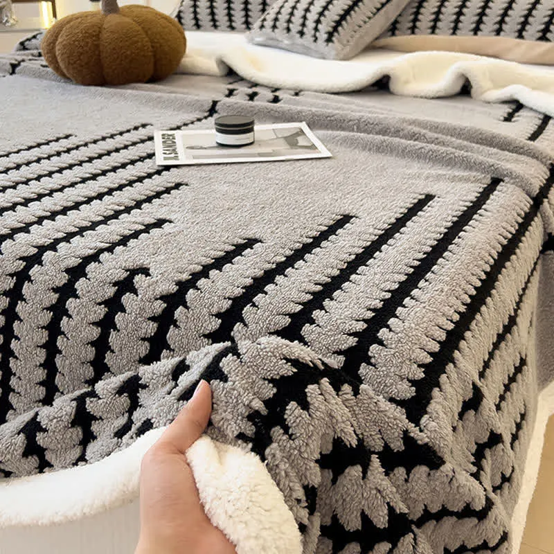 Jacquard-Überwurfdecke mit geometrischem Muster