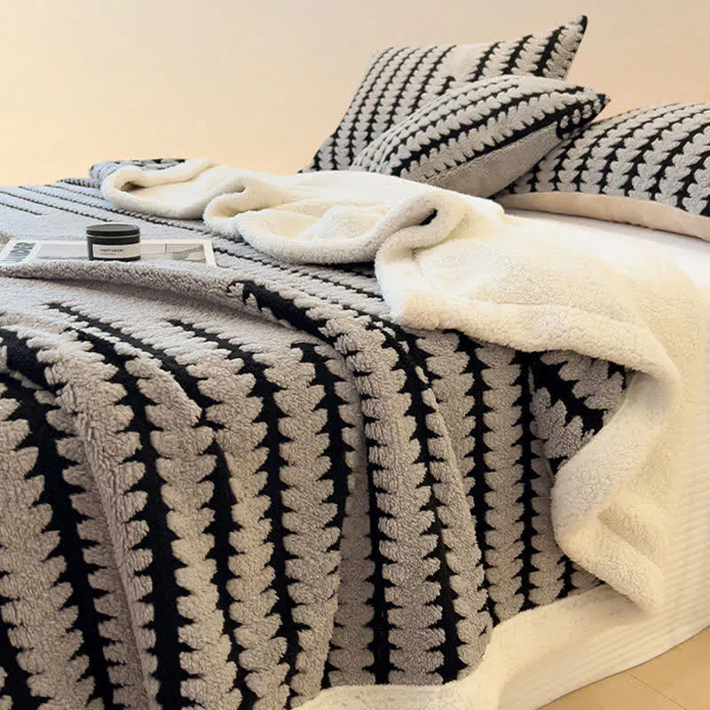 Jacquard-Überwurfdecke mit geometrischem Muster