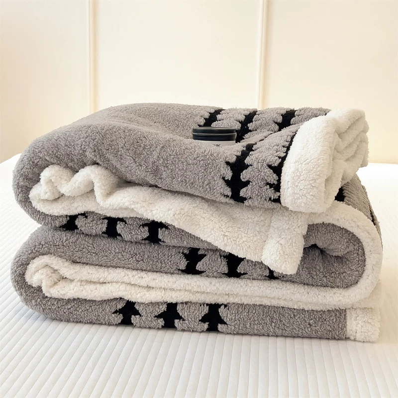 Jacquard-Überwurfdecke mit geometrischem Muster